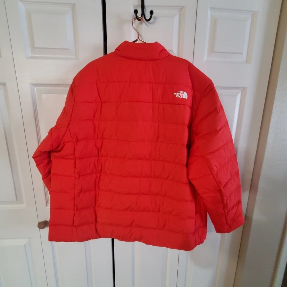 The North Face Mens Puffer Coat. NWT 4X. Water Resistance Fiery Red Down Filled.